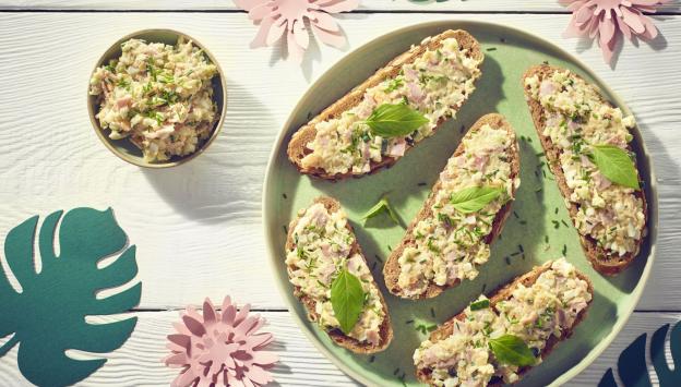 HAM, YELLOW CHEESE AND EGG PASTE
